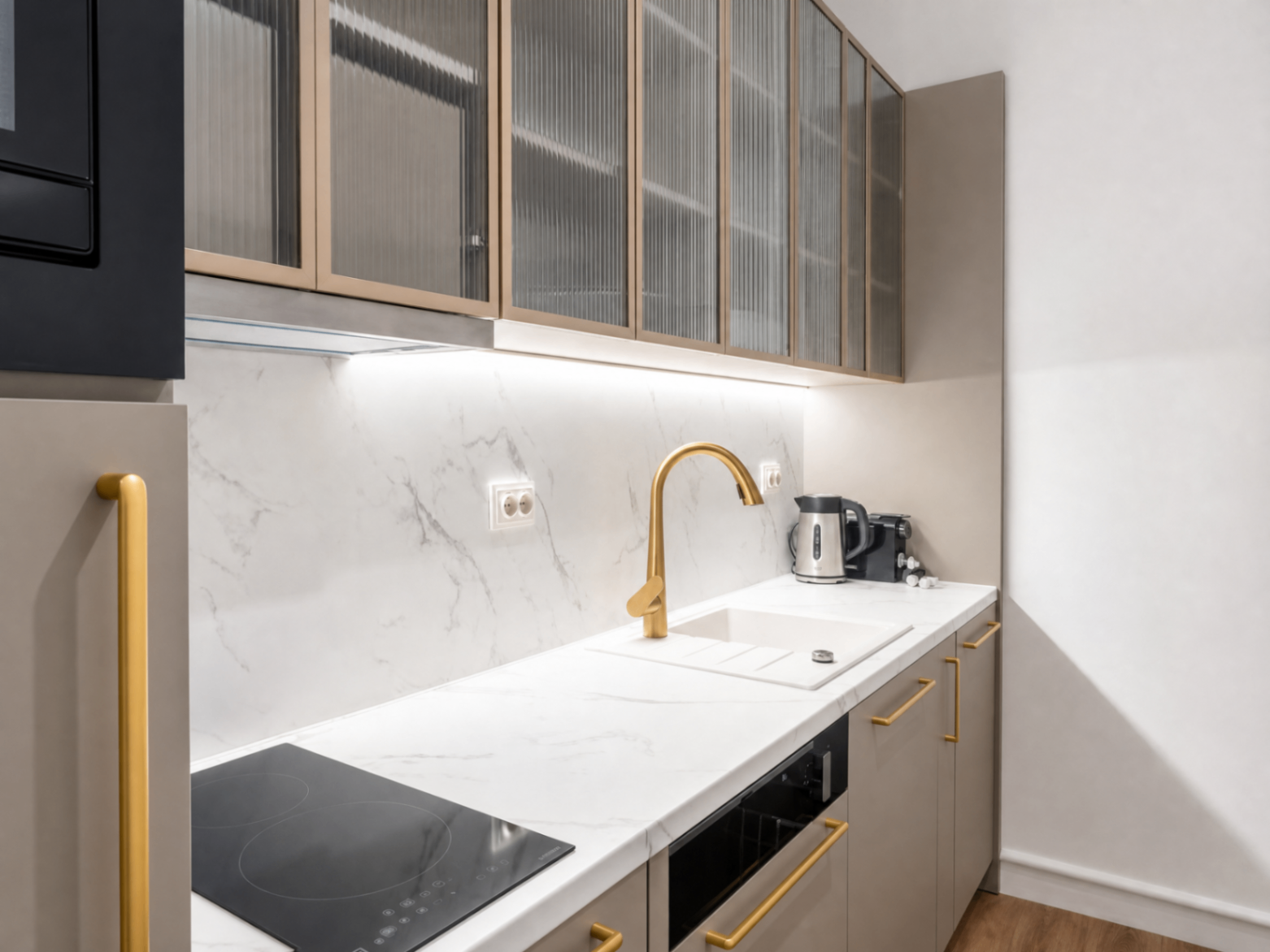 Detaliu din bucătăria utilată de la Galant Apartments