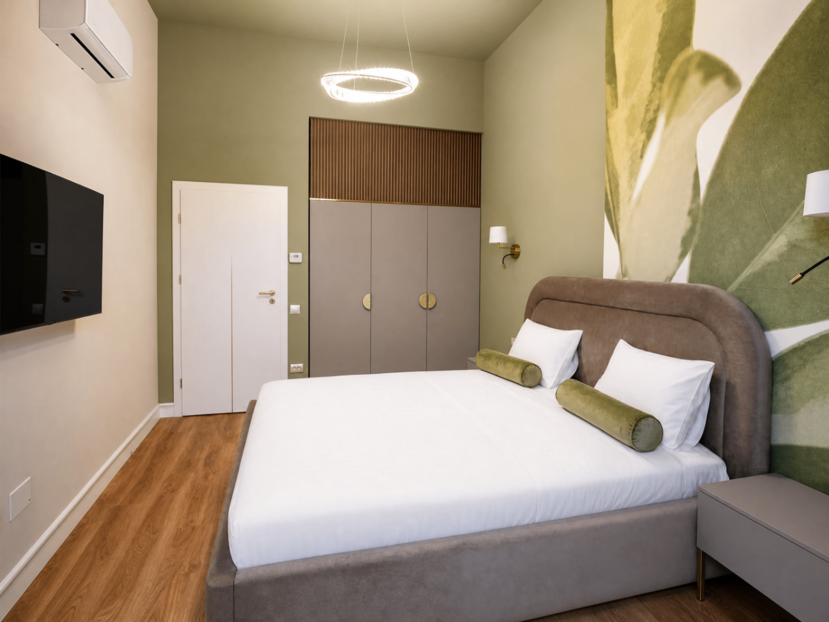Dormitor matrimonial cu tonuri sage la Galant Apartments